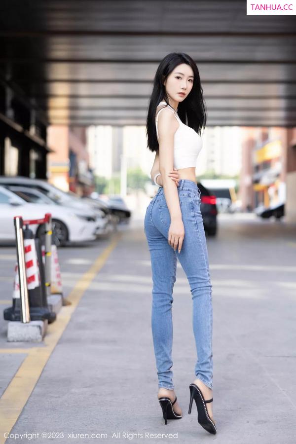   [XiuRen]高清写真图 2023.12.08 No.7781 苏苏阿 时尚牛仔裤第14张图片